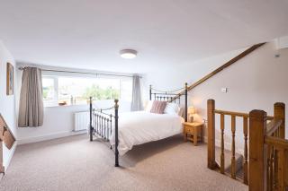 Host & Stay - The Beeches - 5