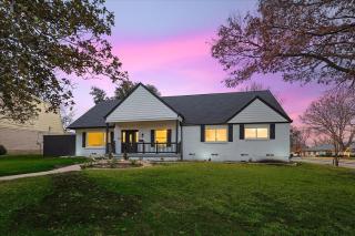 Upscale 6BR 2,5BA Holiday Home with Pool, Hot Tub & Game Room - Farmers Branch - 4