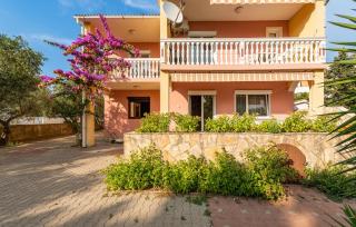Awesome Apartment In Povljana - Povljana - 0