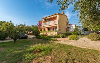 Awesome Apartment In Povljana - Povljana - 1