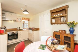 Elder Lodge By Birch Stays - Broughton - 8