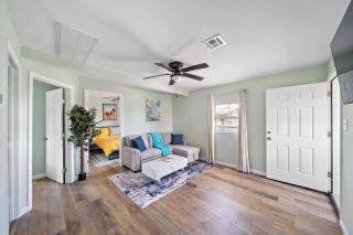 Nr Beach Pier Oasis Game Tables Yard Bbq - Galveston - 0