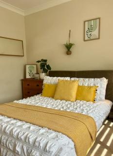 Spacious 4 bed family style house with garden - Huntington - 3