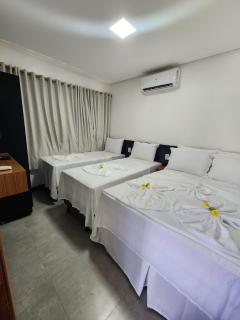 A2 uma suite, cozinha, sala, frente pisc · Alicena Mutá Cond. Fechado - apto A2 - 1