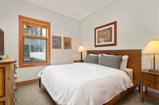 Foxtail Flat Capitol Peak's Coziest Corner Unit - 8