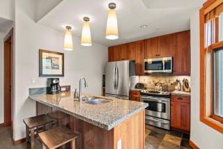 Foxtail Flat Capitol Peak's Coziest Corner Unit - 5