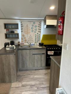 Stunning 6 Berth Caravan At Broadland Sands Holiday Park Ref 20024Sv - 7
