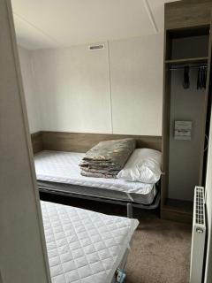 Stunning 6 Berth Caravan At Broadland Sands Holiday Park Ref 20024Sv - 2