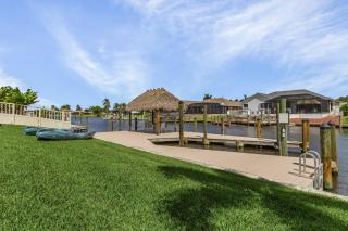 Waterfront Luxury, Heated Saltwater Pool & Spa, Dock, Tiki, Kayaks - Villa Tarpon Time - Roelens - 4