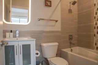 2bed-wifi-centralwdofficedesksmrt Tv - Philadelphia - 2