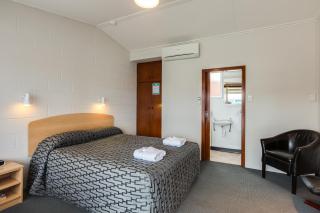 Ocean Beach Hotel - 4