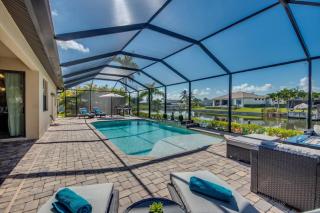 Villa Sweet Mailin by CoralVilla- pool, on water - Shell Point Village - 3