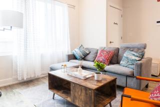 2bed2bath-wdqueenbedworkdesk - 3