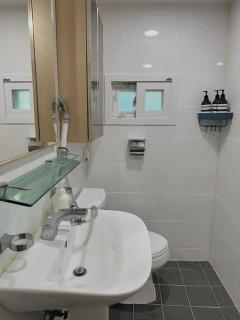 1min to Haengridangil, Entire house, three queen beds, new Suwon Starfield - Suwon - 6