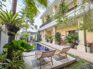 1 Min To Batu Bolong Island Boy Guesthouse Kt 4 - Canggu - 1