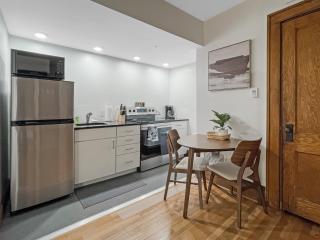 Quiet Studio On Grand - Heart Of Downtown! - 9