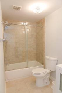 Spacious Modern Home in West Freehold - 4