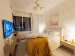 Luxury 2 Bedroom Poolside Haven in Dubai Creek Harbour - Dubai - 6