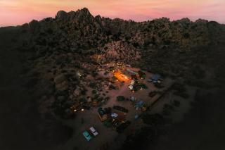 Mod West Ranch Breathtaking Boulder Playground - Pioneertown - 6