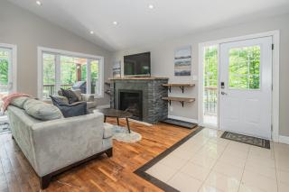 7-bed W Starlink , V-ball Near Beach! - Wiarton - 7
