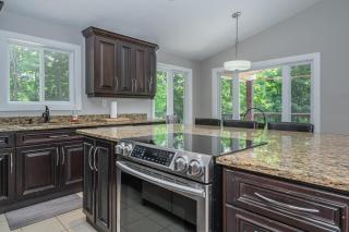 7-bed W Starlink , V-ball Near Beach! - Wiarton - 1