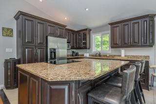 7-bed W Starlink , V-ball Near Beach! - Wiarton - 3