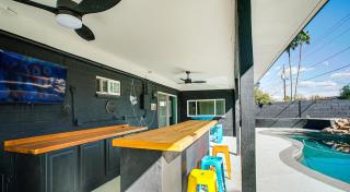 Luxury 3 Br Home With Relaxing Pool - Scottsdale - 2