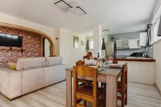 Entire apartment in villa with parking - 8