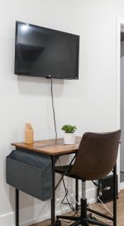 Deluxe 3-bdrm Oasis Dtwdparking,wifi,sleeps8 - 4