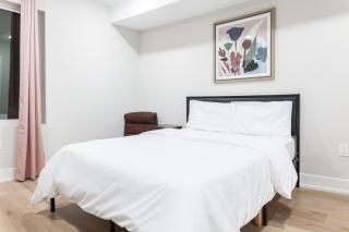 Deluxe 3-bdrm Oasis Dtwdparking,wifi,sleeps8 - 2