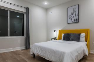 Deluxe 3-bdrm Oasis Dtwdparking,wifi,sleeps8 - 0