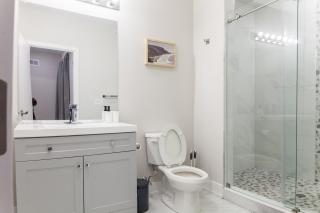 Deluxe 3-bdrm Oasis Dtwdparking,wifi,sleeps8 - 3