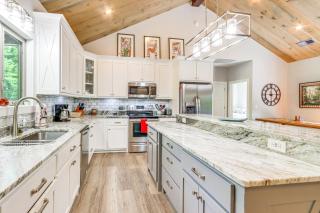 Hike, Fish and Kayak Murphy Gem with Deck and Fire Pit - Murphy - 3