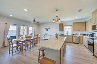 Lake Palestine Vacation Rental - Steps to Water! - Coffee City - 3
