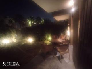 Ground floor hotel apartment with garden for rent in Westown Beverly Hills Compound - 5