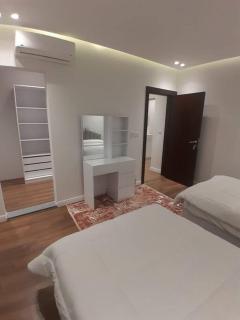 Ground floor hotel apartment with garden for rent in Westown Beverly Hills Compound - Sheikh Zayed - 2