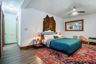 Eccentric Escape-hop skip jump to Plaza District - Oklahoma City - 7
