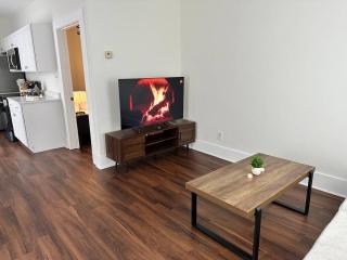 Cedar Street Retreat - Unit D - 9