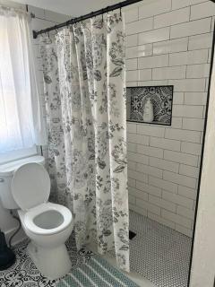 Cedar Street Retreat - Unit D - 4