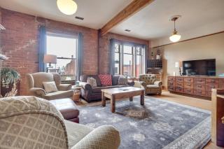 Marina and Island Access Historic Laramie Apt - Laramie - 6