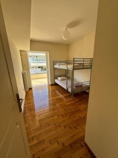 Accessible 2-Bedroom 75m2 with Veranda and Parking - Atene - 2