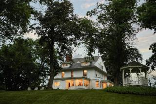The Pearson House with Waterfront, Boat, Hot Tub, Movie Theater & Firepit - Auburn - 0