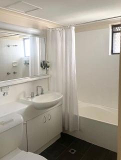 Quiet unit in leafy hotel - Brisbane - 5