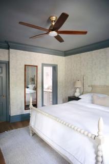 Dogwood Cottage Sleeps 10 - 4