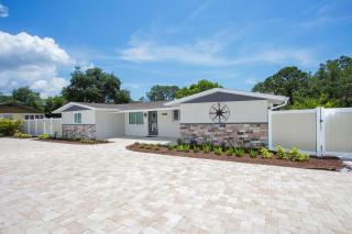 Tropical Waterfront Oasis - - Englewood - 0