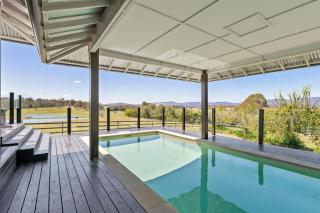 Mountain Majesty with Poolside Relaxing Getaway - Tamborine - 7
