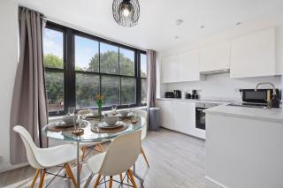 Premium 3 bedroom Apartment 5 minutes to Central London Enjoy Cashback for all September Stays - Londra - 4