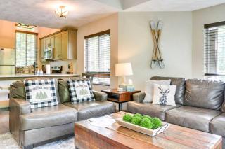 Somerset Townhome with Deck Less Than 2 Mi to Ski Lift! - Champion - 5