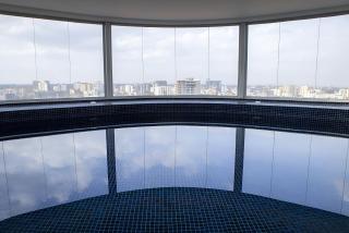 Capital M Luxury 1br by BednBeyond Eagle Westlands Nairobi with a Pool and City View - Nairobi - 2