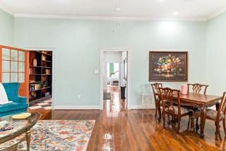 610 Franklin - Upstairs - 1 Bed, 1 Bath, Sleeps 4, Walk to Downtown - 5